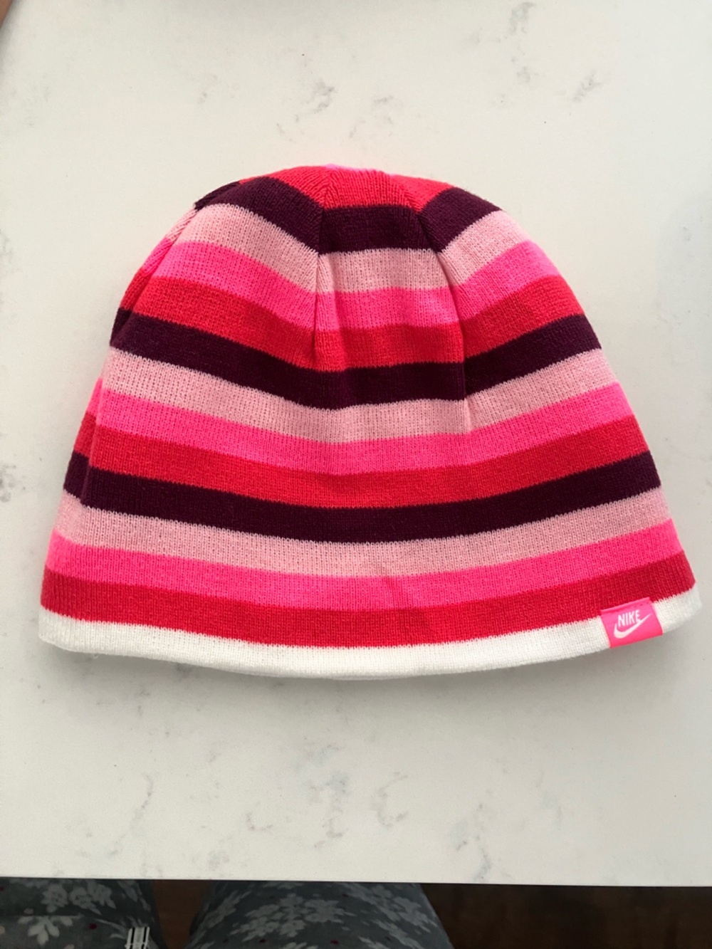 NWT Nike women's reversible knit beanie (Style 284740-590 - OS)